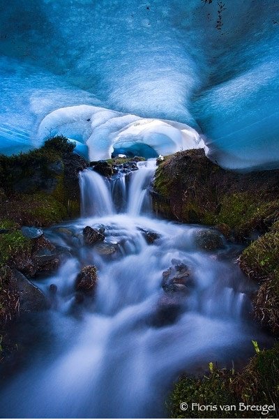 Unter dem Eis Wasserfall