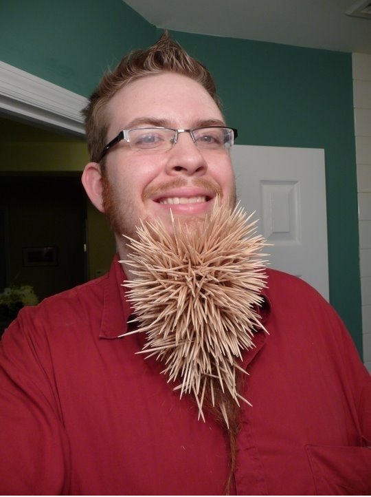 Wie viele Zahnstocher konnte ich in meinen Spitzbart passen? 750.