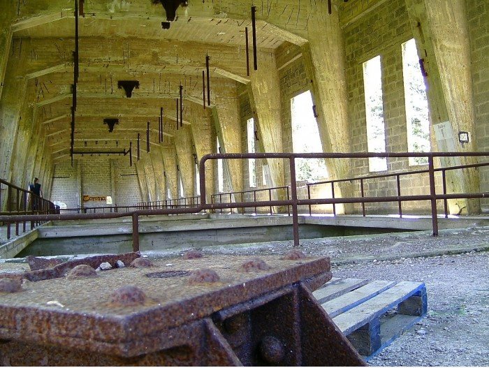 Old WW2 Munition Fabrik im Wald 3