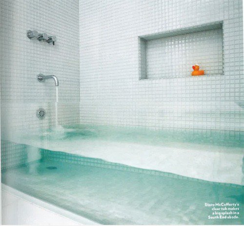 Baden wie ein Fisch. The Glass Tub.