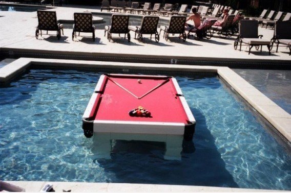 Ein Pool in einem Pool