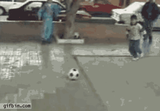 ball aus beton junge hauts auf die zwoelf