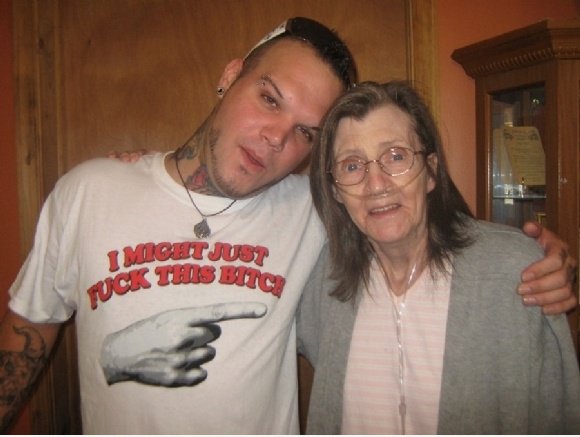 The Perfect T-Shirt Für Visiting Grandma