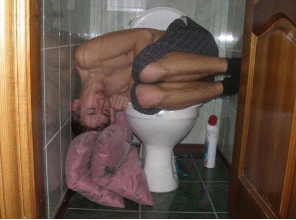 Wie in der Toilette schlafen