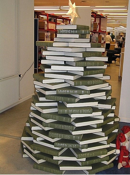 Weihnachtsbaum in der Bibliothek