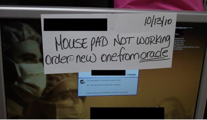 Ich arbeite in der IT. Ich fand dieses Schild auf einem PC den anderen Tag. Huh?