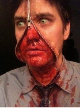 Creepy Unzipped Gesicht