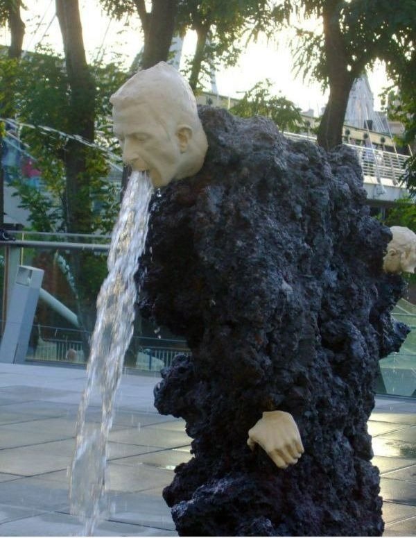 Erbrechen Statue