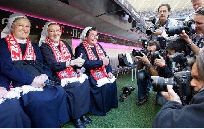 Fussball Fans Nonnen