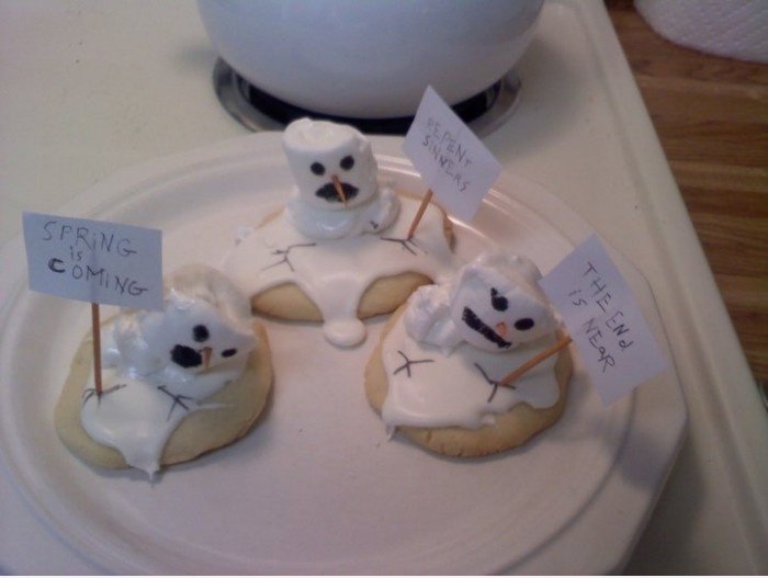 Mein Freund nahm sich die Freiheit zu schmücken meine Schneemänner Cookies nachdem ich zu Bett ging.
