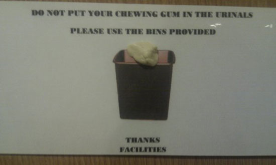 schild bitte keinen kaugummi ins pissuar