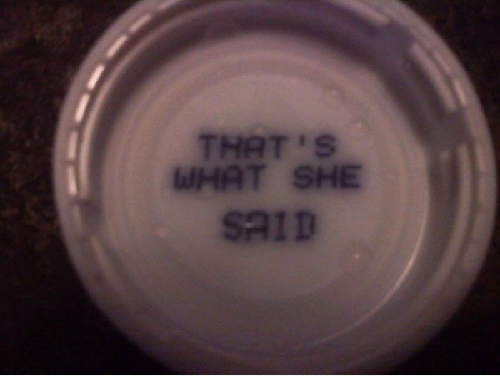 Die Kappe auf eines Freundes Sobe Bottle