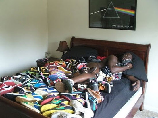 Dieser Mann liebt seine Schuhe