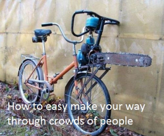 das kettensaegen bike - zombie crowd