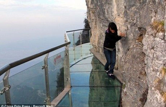 glass walkway 4 000ft above a rocky ravine