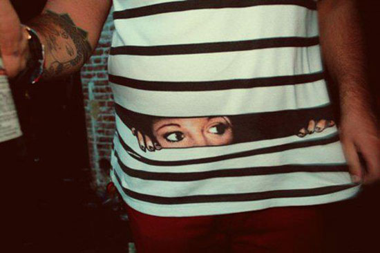 Guckst du aus dem shirt