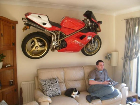 hope my bike doesnt fall on me
