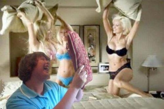 Kissenschlacht mit den Freundinnen machen - Photoshop Fail Bild