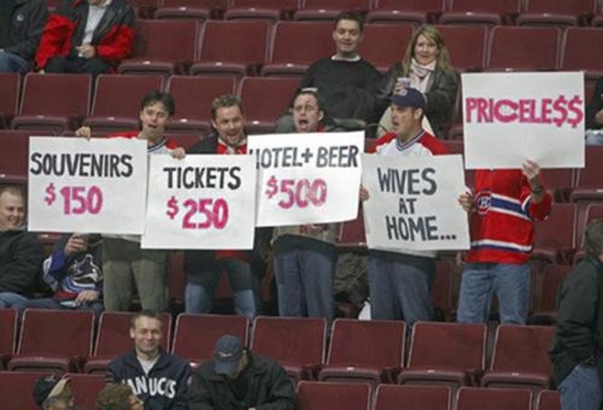 Mit den Jungs zu einem Eishockeyspiel gehen - Win Bild
