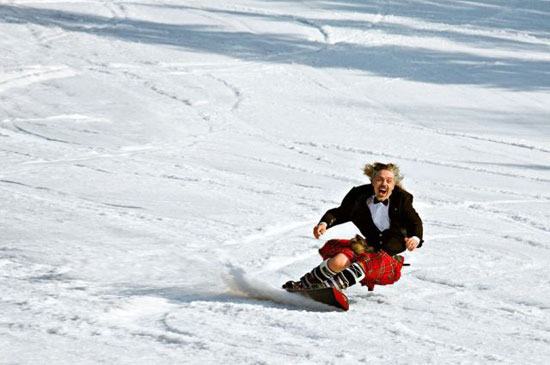 snowboard und schottenrock