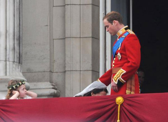 the balcony kiss