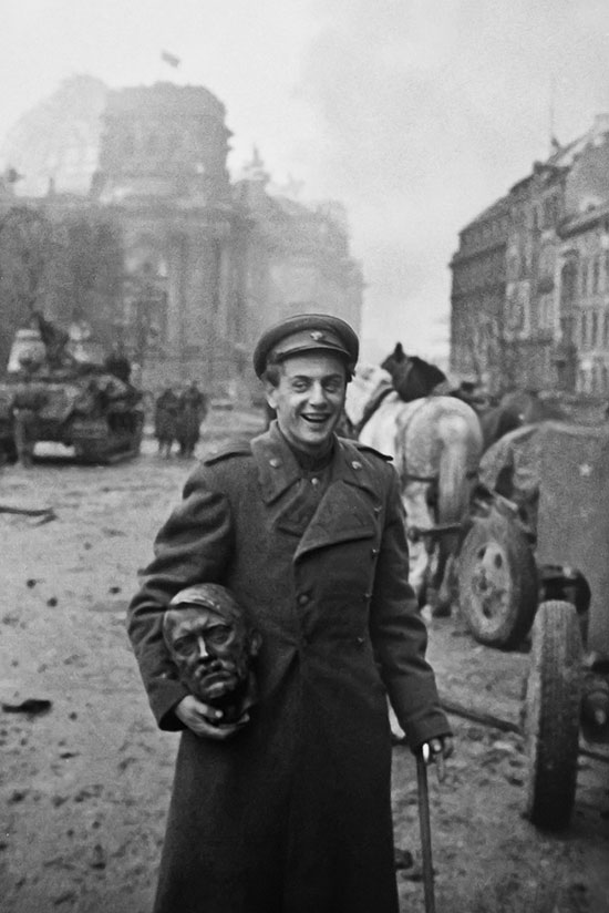 the unique photo exhibion of a soviet war reporter