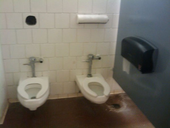 toilet for two fail